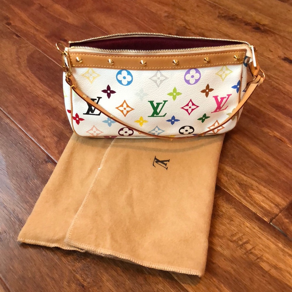 SALE❤️ Authentic Louis Vuitton Pochette